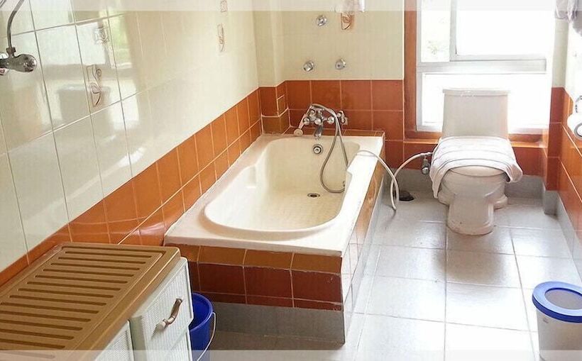 هتل Bhutan Centennial Tavern