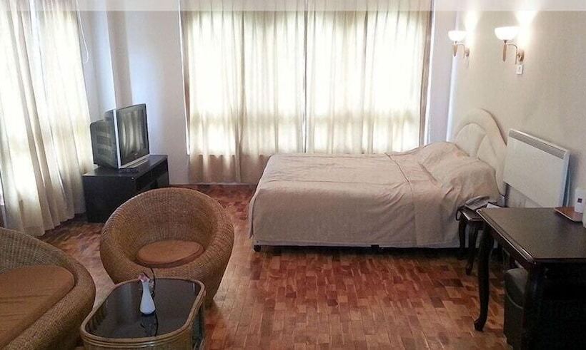 هتل Bhutan Centennial Tavern