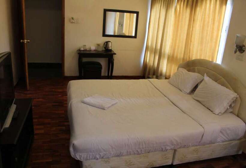 هتل Bhutan Centennial Tavern