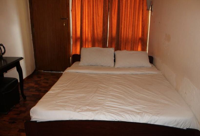 هتل Bhutan Centennial Tavern