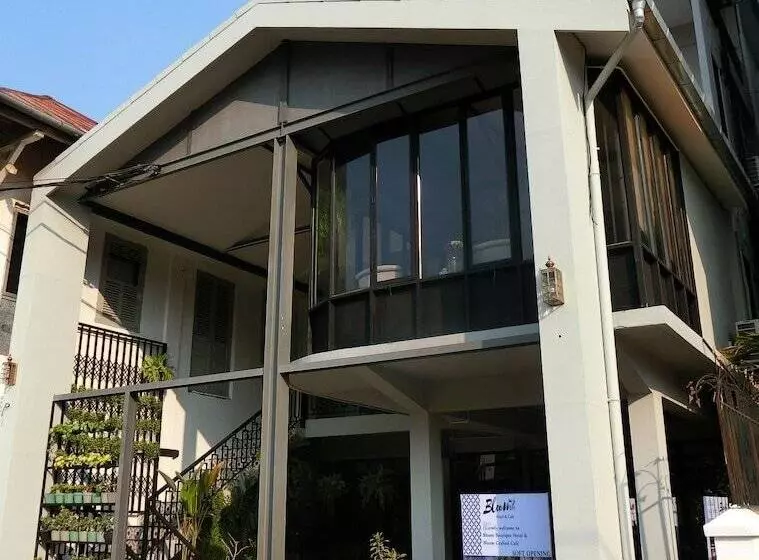 Bloom Boutique Hotel & Cafe