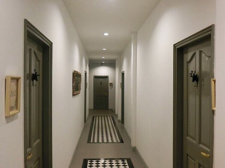 Bloom Boutique Hotel & Cafe