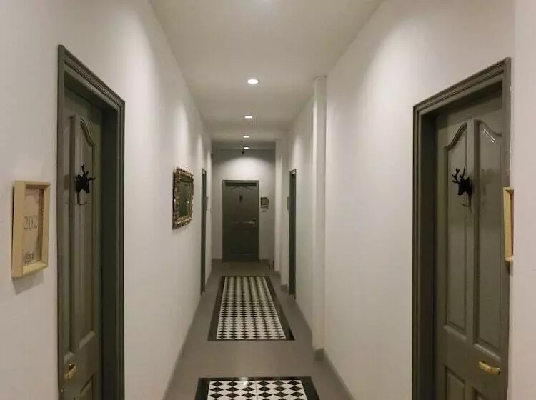 Bloom Boutique Hotel & Cafe