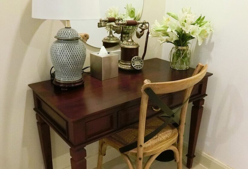 Bloom Boutique Hotel & Cafe