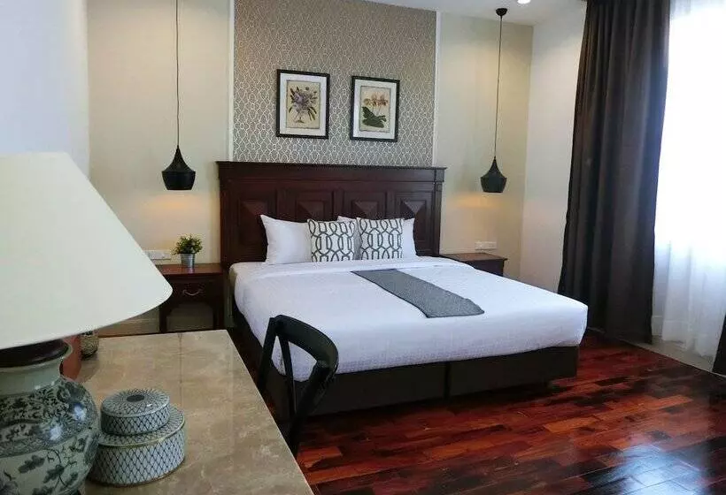 Bloom Boutique Hotel & Cafe