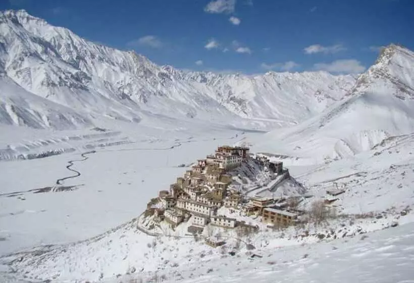 ホテル Golden Mark Camp