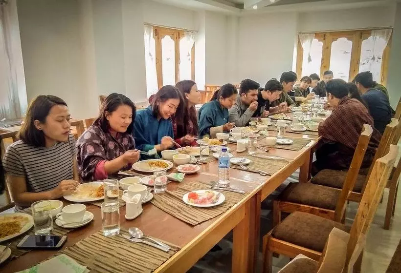 هتل Lhaki Yangchak Residency