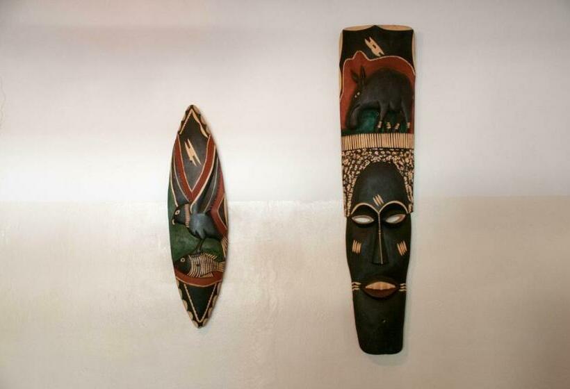 هتل Okavango Lodge