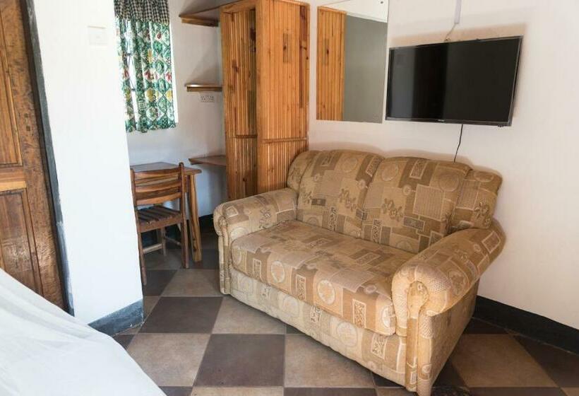 هتل Okavango Lodge