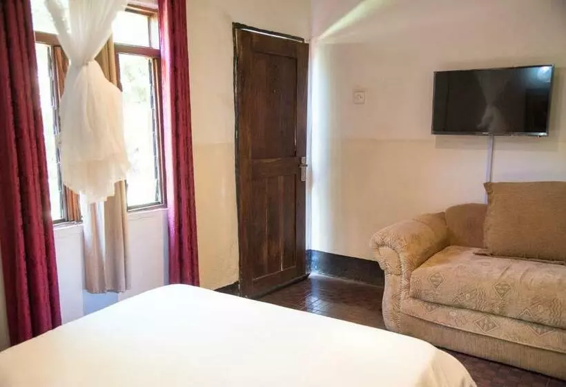 هتل Okavango Lodge