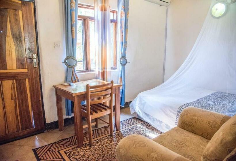 هتل Okavango Lodge