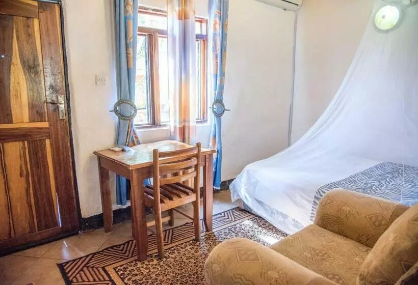 هتل Okavango Lodge