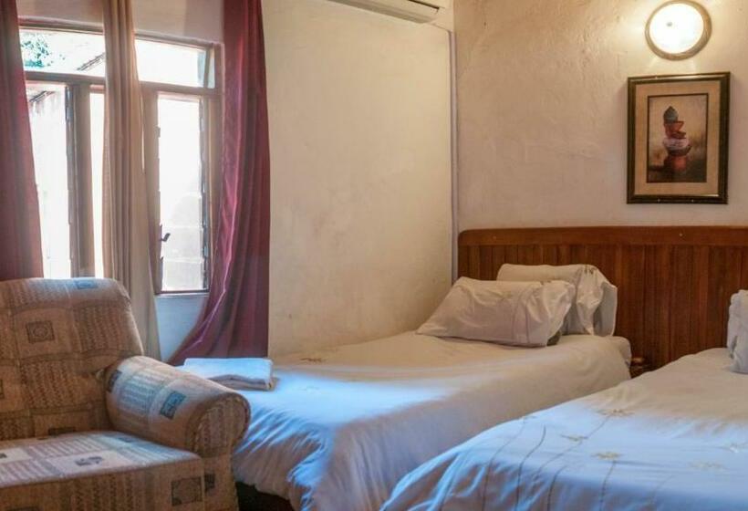 هتل Okavango Lodge