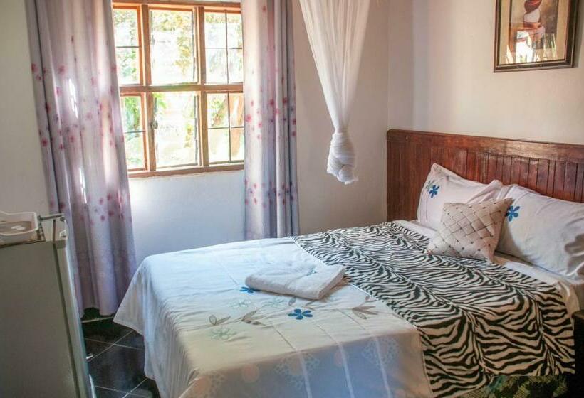 هتل Okavango Lodge