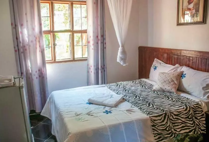 هتل Okavango Lodge