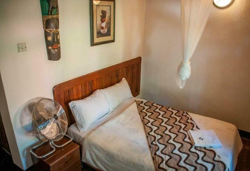 هتل Okavango Lodge