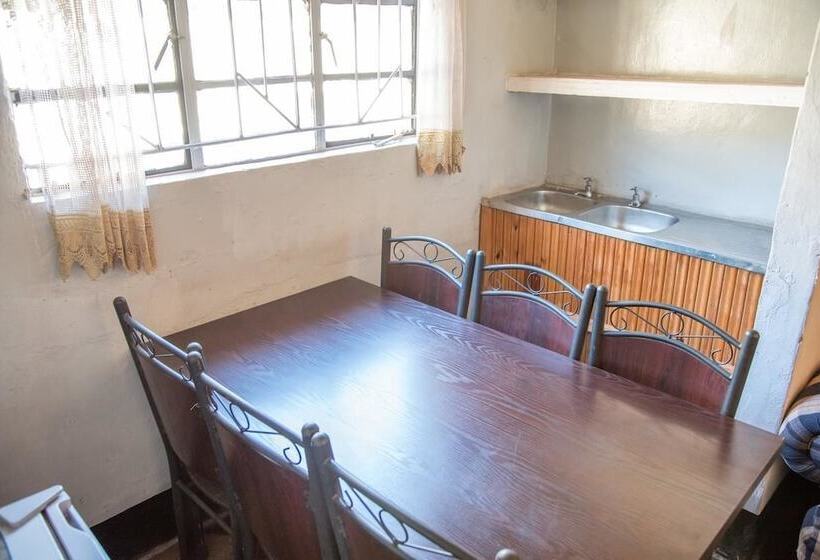 هتل Okavango Lodge