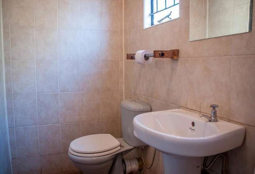 هتل Okavango Lodge