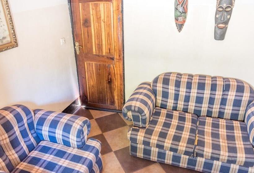 هتل Okavango Lodge