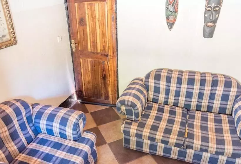 هتل Okavango Lodge