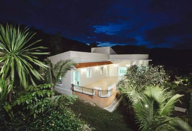 Hotelli The Location