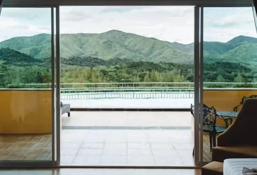 Hotelli The Location