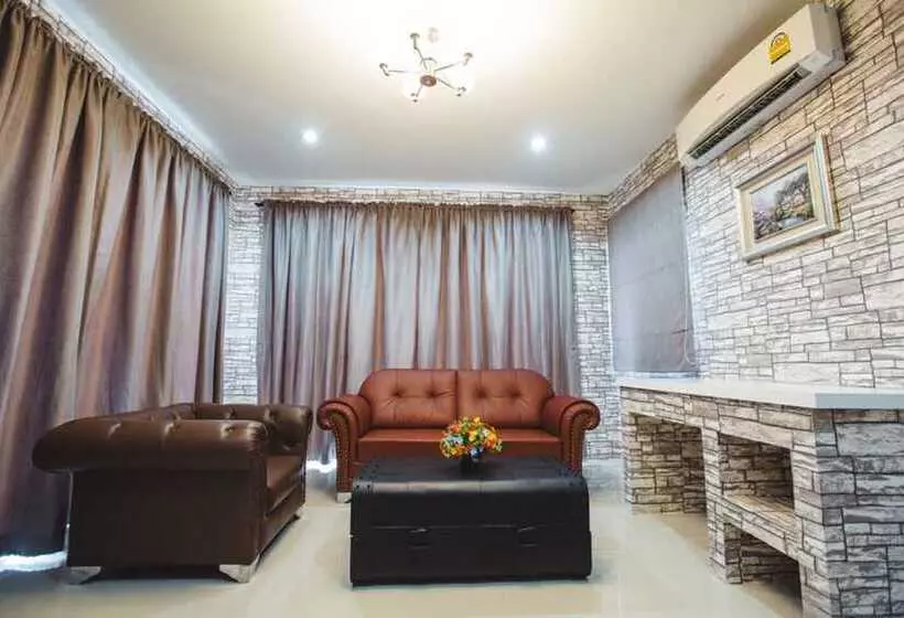 Hotelli The Location