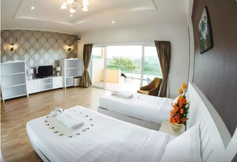 Hotelli The Location