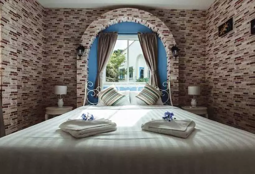 Hotelli The Location