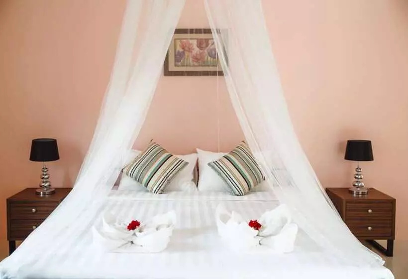 Hotelli The Location