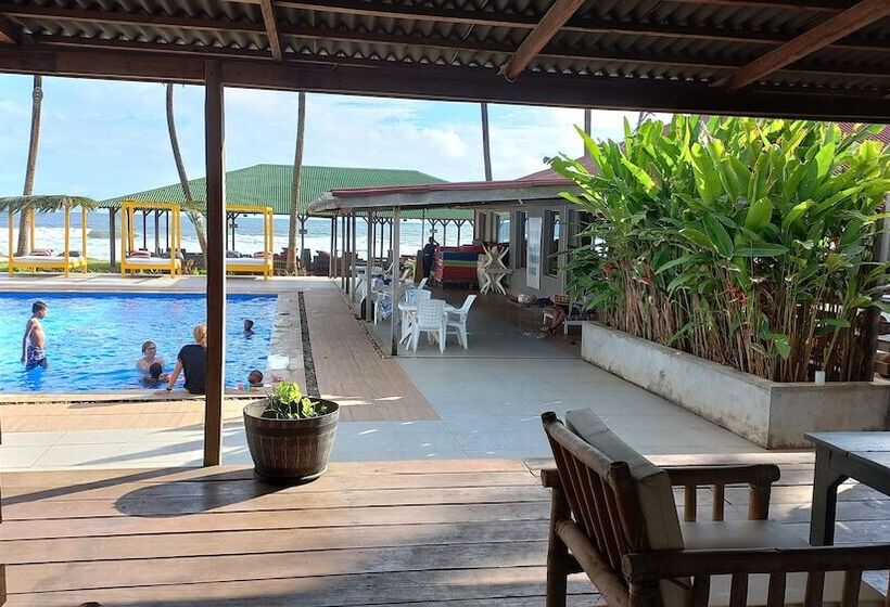 هتل Tropicana Beach & Resort