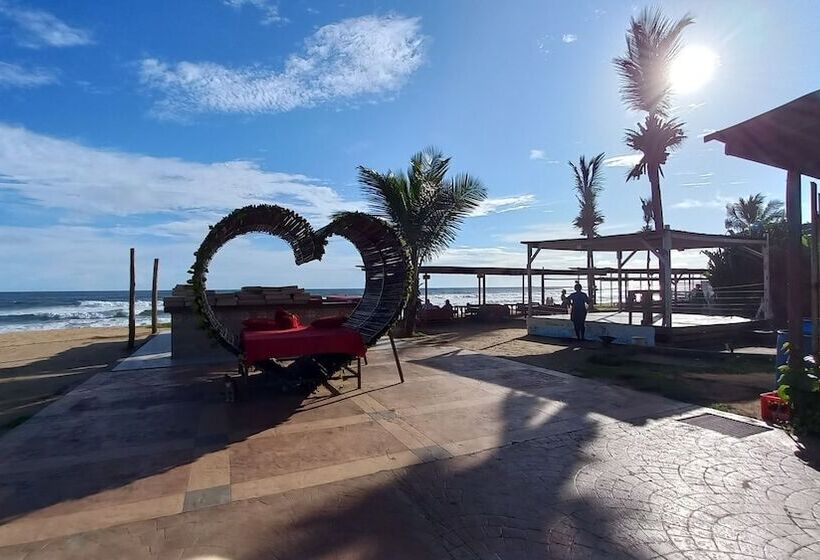 هتل Tropicana Beach & Resort