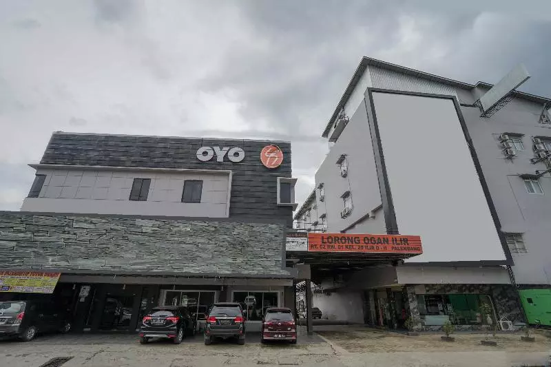ホテル Urbanview  Best Skip Palembang