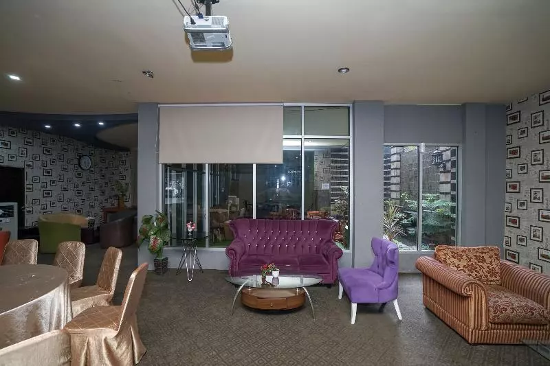 ホテル Urbanview  Best Skip Palembang