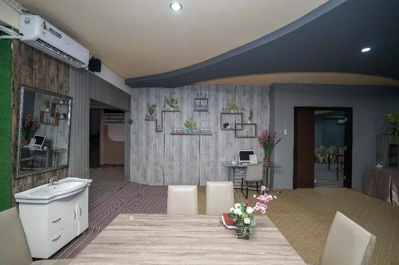 ホテル Urbanview  Best Skip Palembang