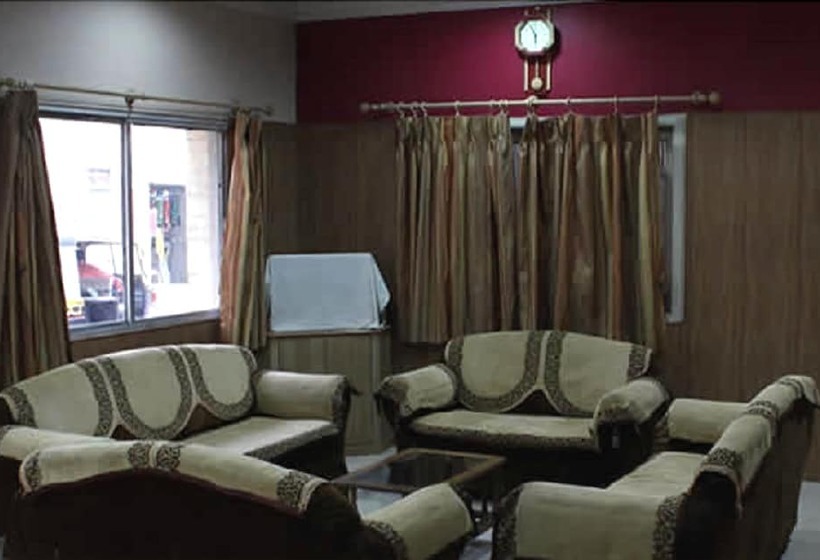 ホテル Uttam By Sky Stays