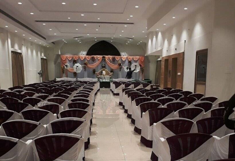 هتل Venky Residency