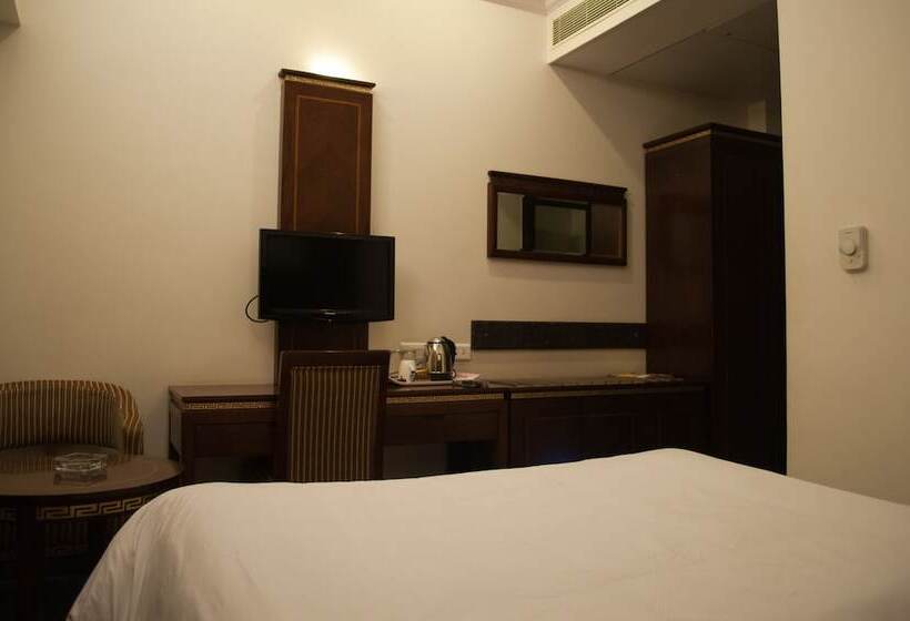 هتل Venky Residency