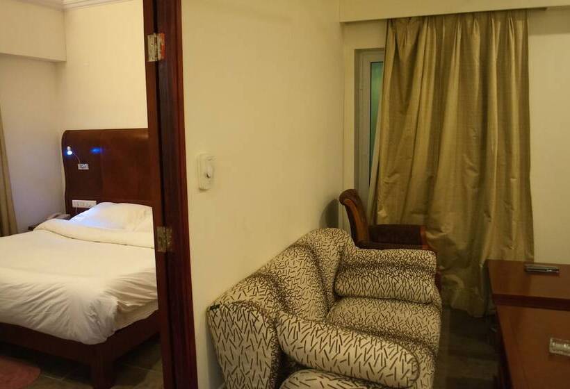 هتل Venky Residency