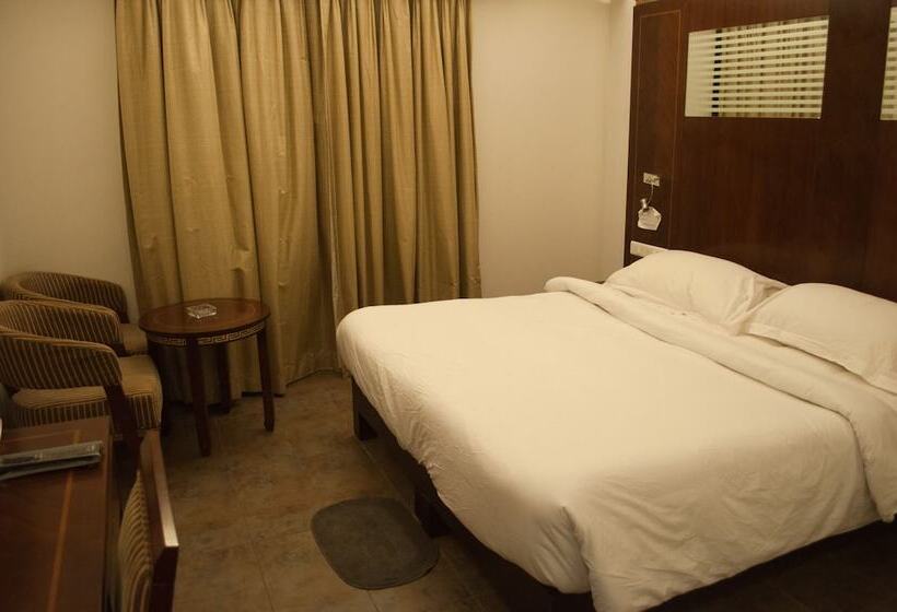 هتل Venky Residency