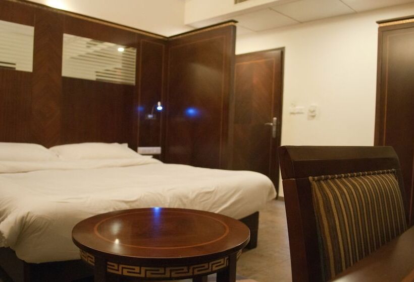 هتل Venky Residency