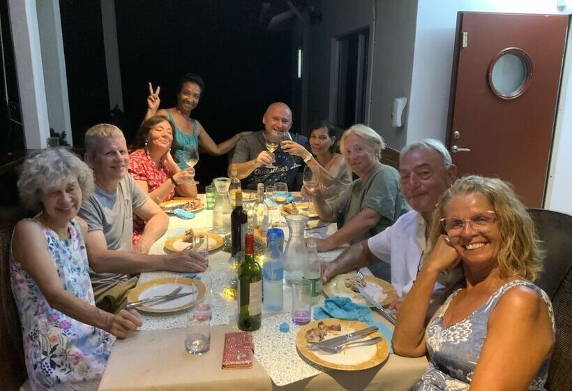 پانسیون The Orchard Holiday Home