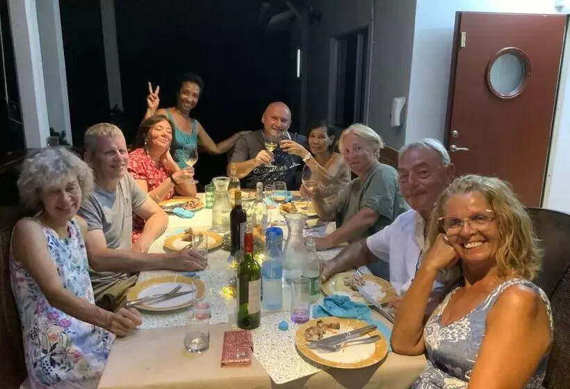 پانسیون The Orchard Holiday Home