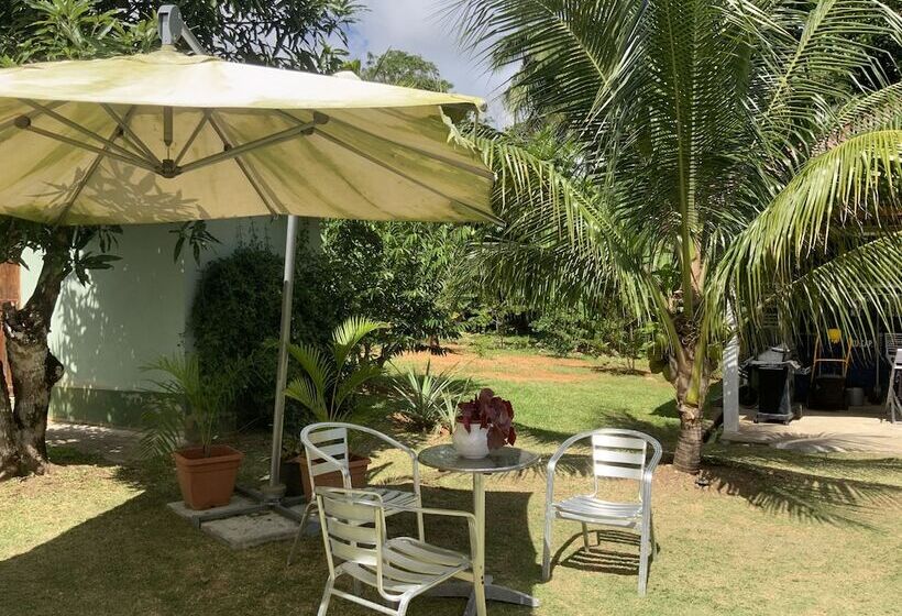 پانسیون The Orchard Holiday Home