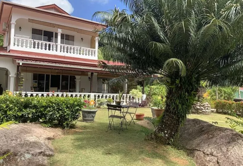 پانسیون The Orchard Holiday Home