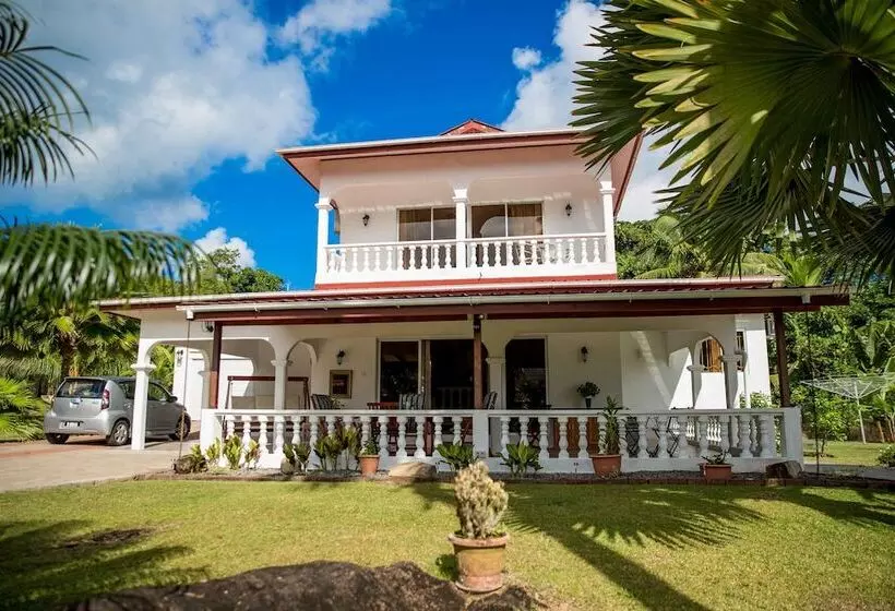 پانسیون The Orchard Holiday Home