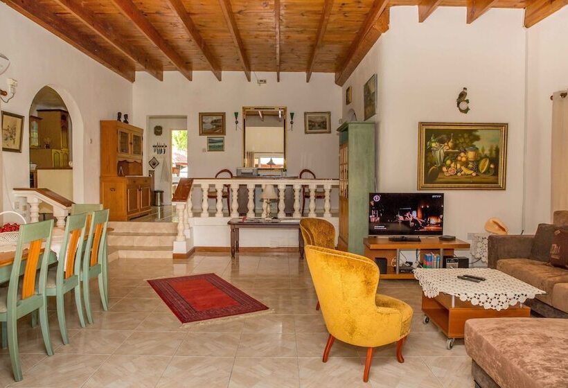 پانسیون The Orchard Holiday Home