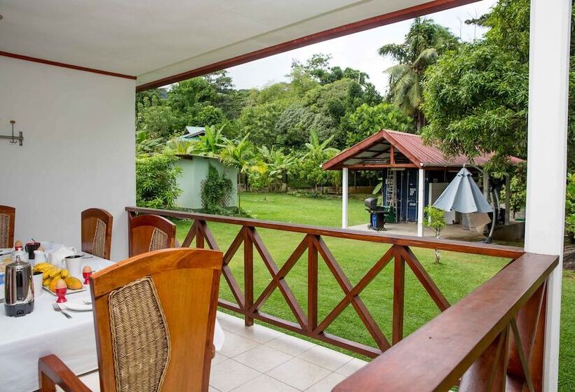 پانسیون The Orchard Holiday Home