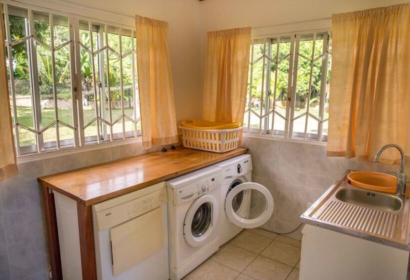 پانسیون The Orchard Holiday Home