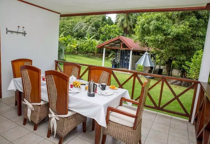 پانسیون The Orchard Holiday Home